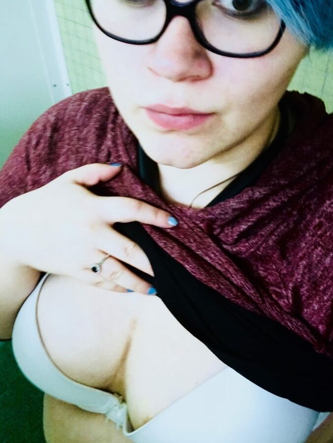 Junge Fettsau ist dauergeil! Young fat slut!