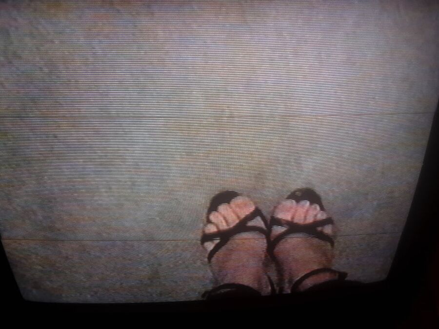 Sexy barefeet in heels