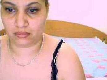 Chubby MILF Alessandra Derya