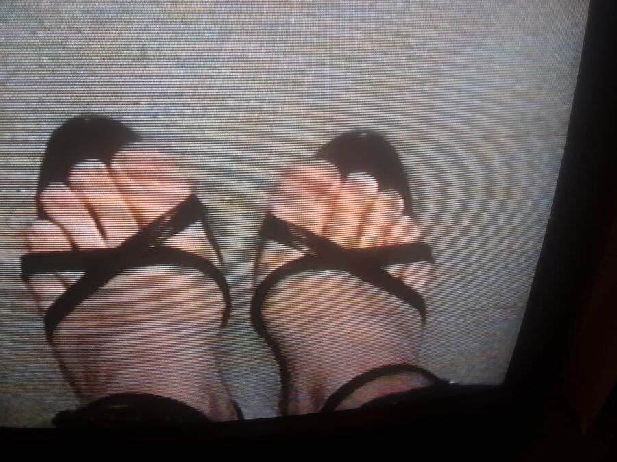 Sexy barefeet in heels