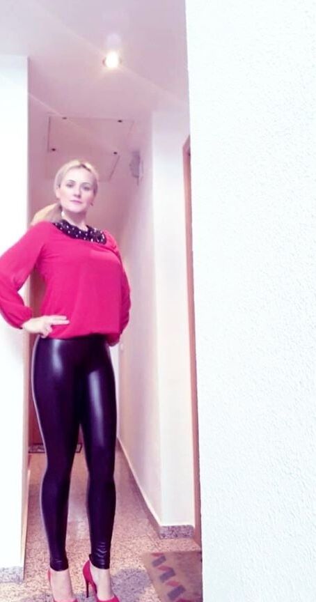 Ely in tight leggings