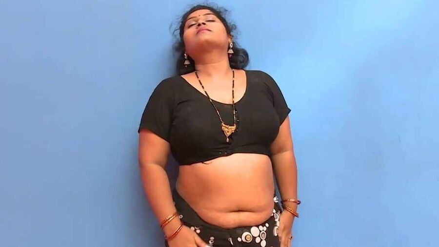 Non nude hot aunty