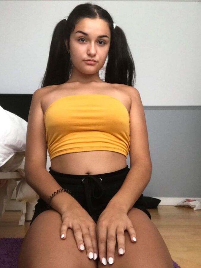 Yellow latina