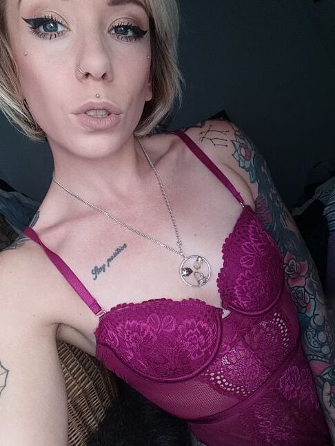 Sexy femdom kinkerbell