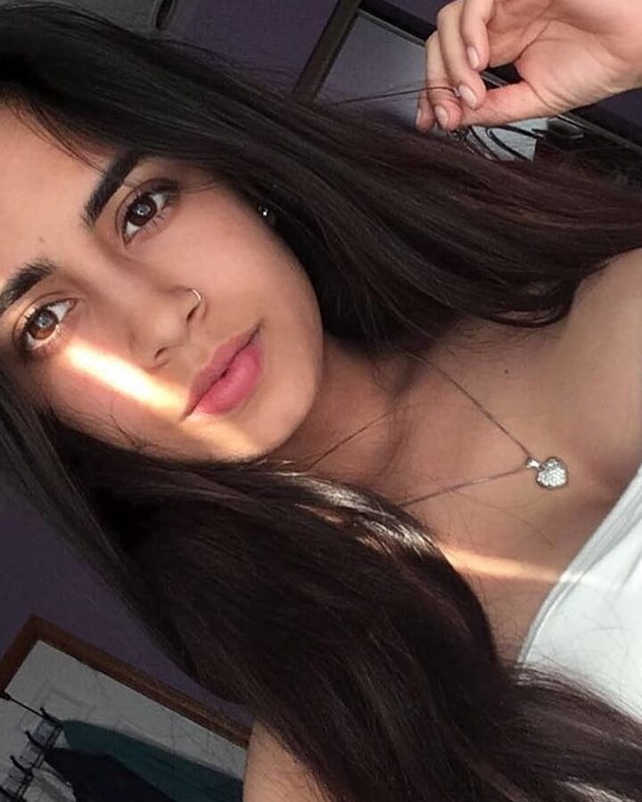 Hot NRI Indian College Girl Taking Seductive Selfies Private