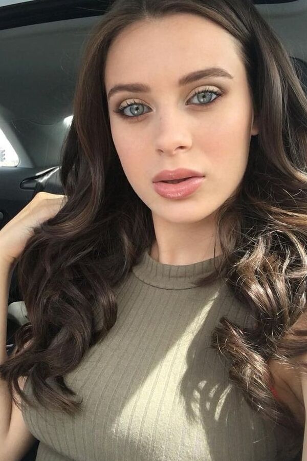Lana Rhoades is a juicy ass fuckslut...a wank bank