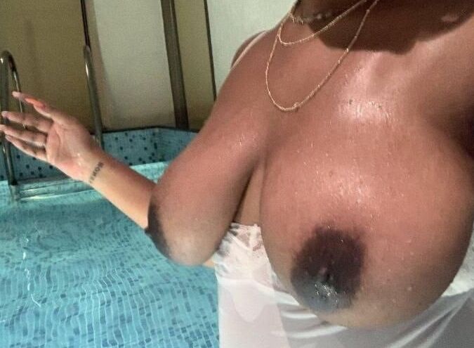 Sri Lankan big boobs hottie