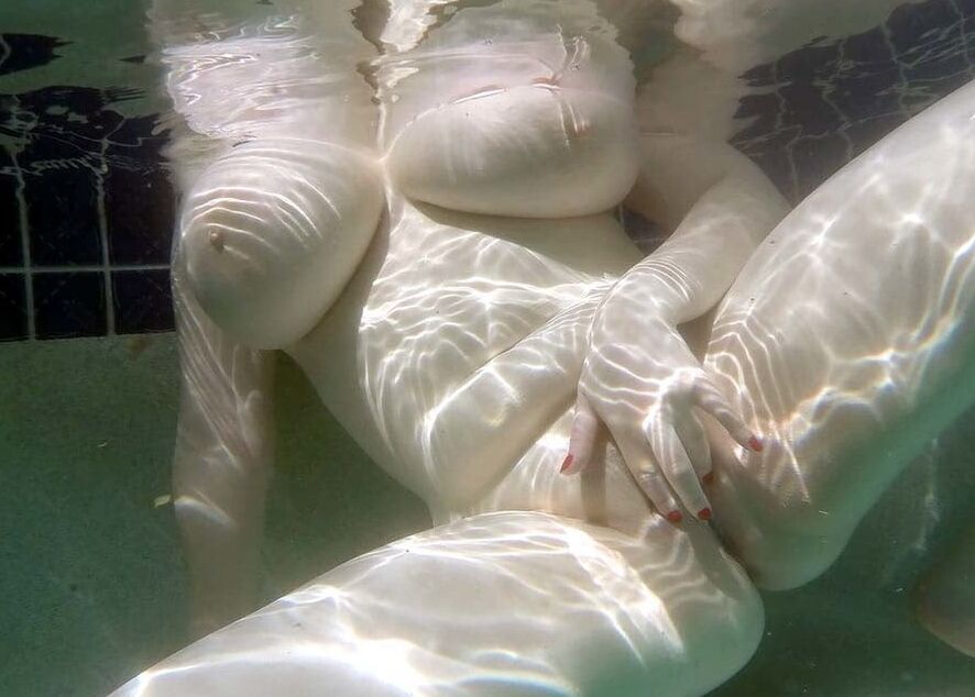 Big Tits Under Water