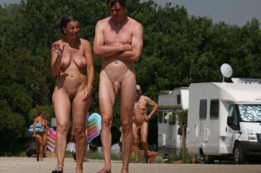 NUDE COUPLES