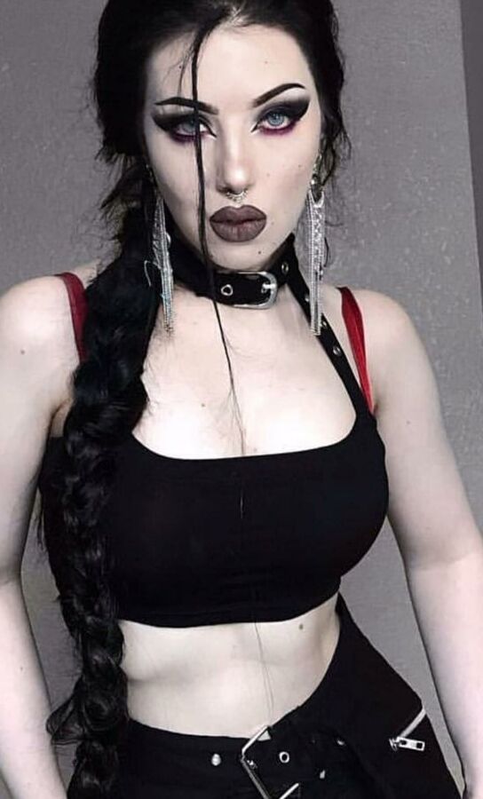 Beautiful dark-dark gothic beauties and love the dark