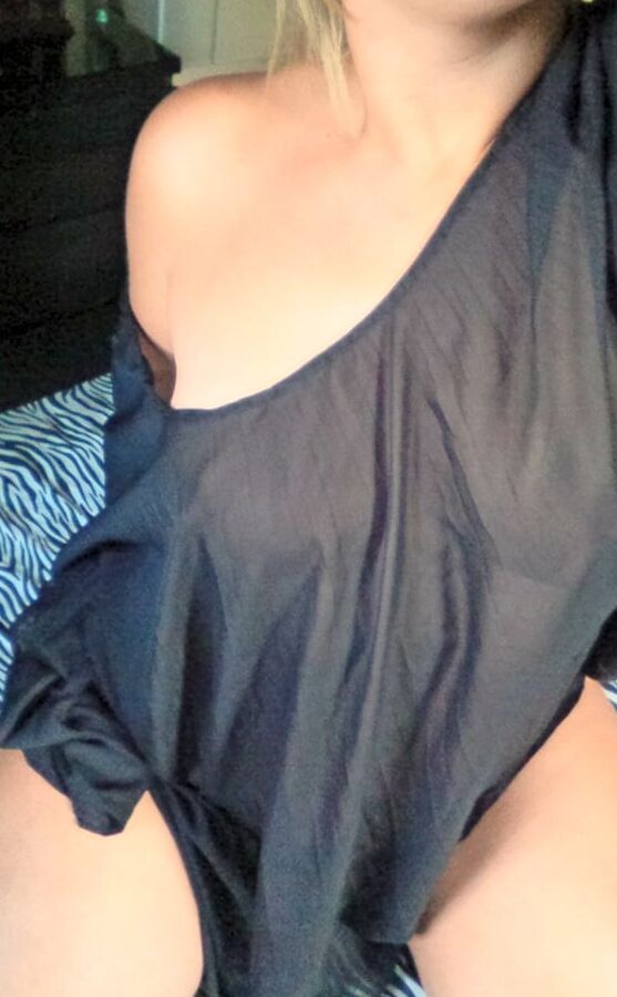 Hard nippels blonde