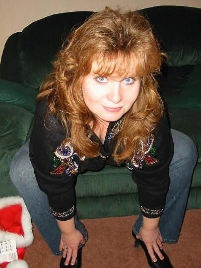 Curvy redhead amateur MILF Sandy