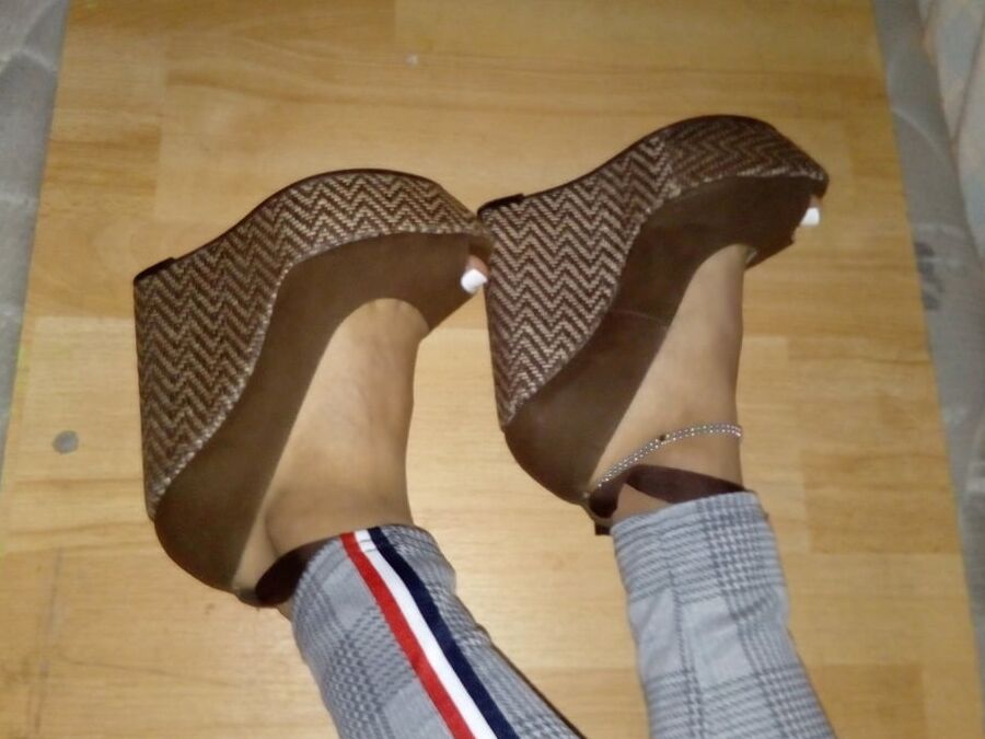 My sexy feet in heels