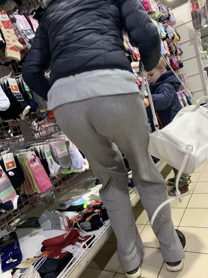 Young mom with good ass