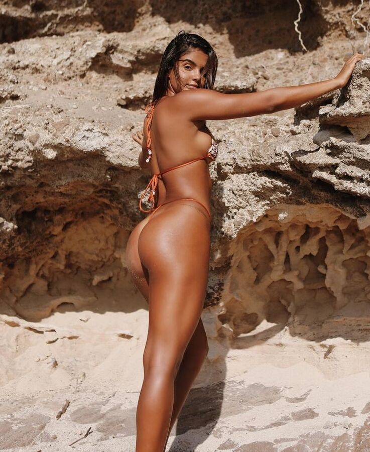 Model Julia Muniz