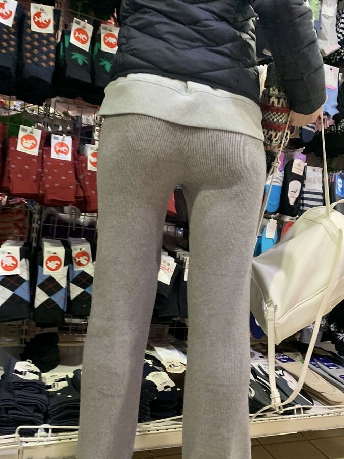Young mom with good ass