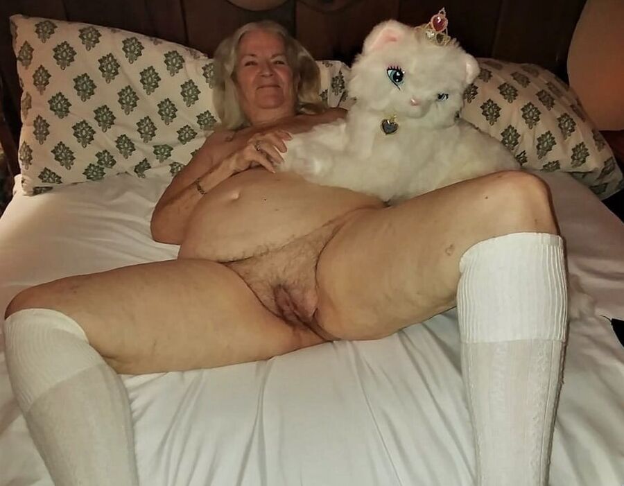 Granny in stockings is a meaty fuckdoll