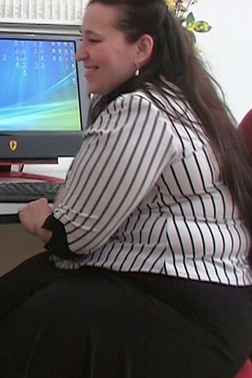 She is Hot.. sexy &amp; Gorgeous BBW