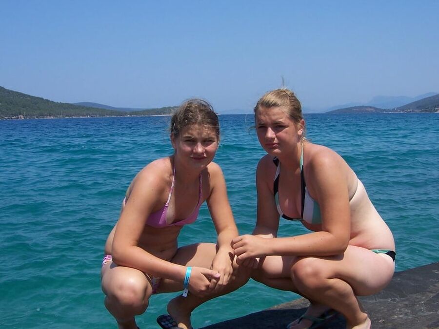 amateur girls on holiday