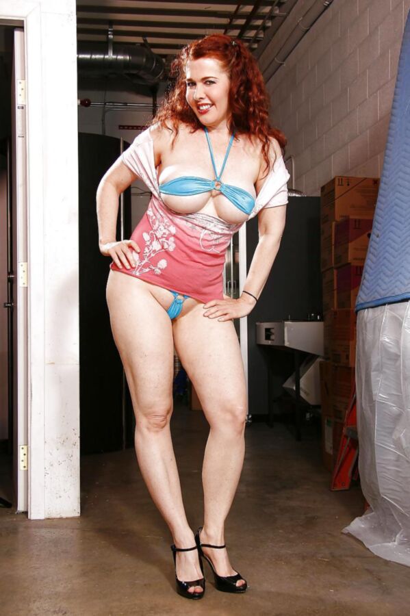 Redhead Milf feet n arse