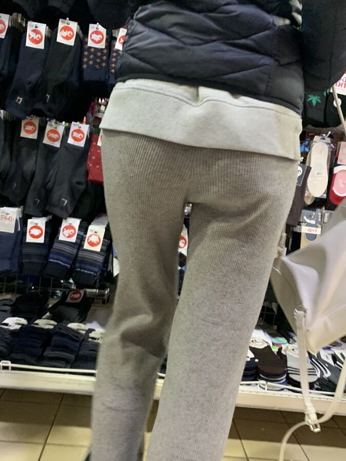 Young mom with good ass