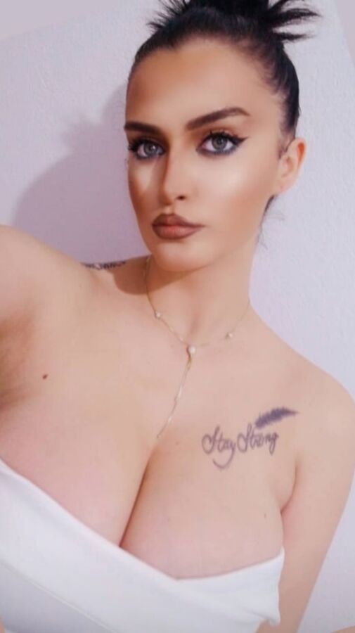 HOT MILF WITH BIG TITS AND HOT ASS
