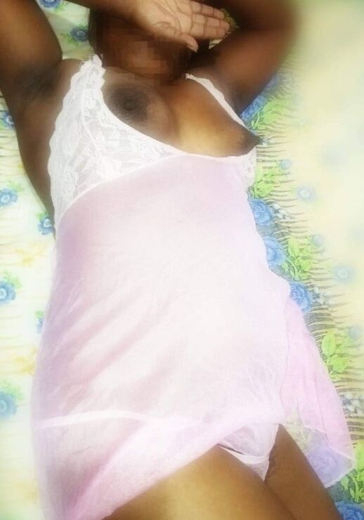 Sri Lankan Aunty In Pink Nighty