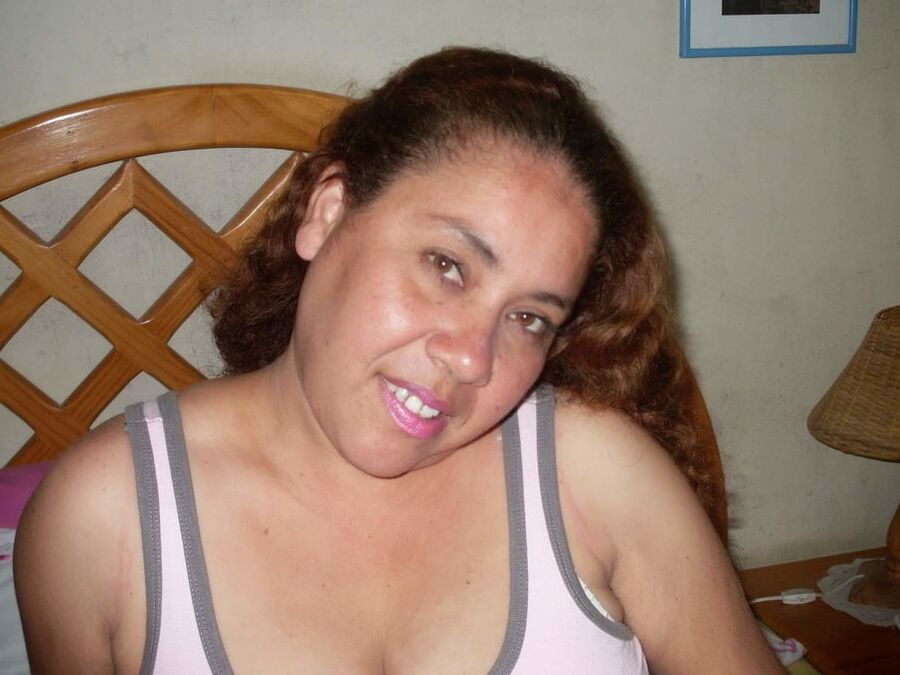 Delightfull Wife posing