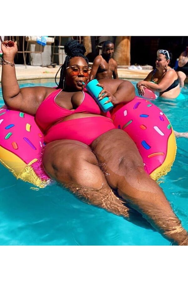 Hoodyman SSBBW . Fat pig Vicky P exposed .