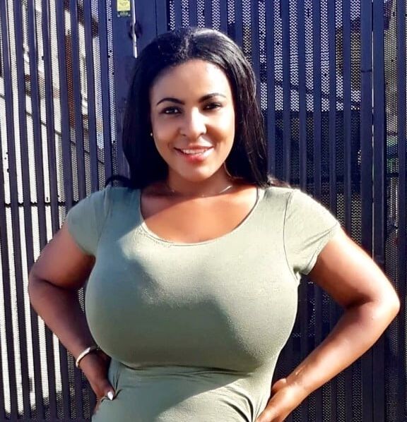 BLACK n BUSTY