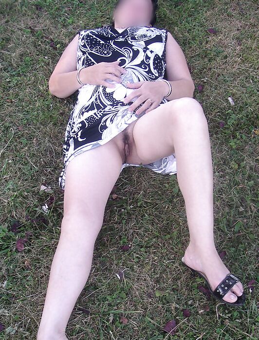 Mature upskirt
