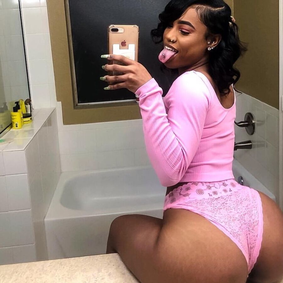 Black Women: Selfies