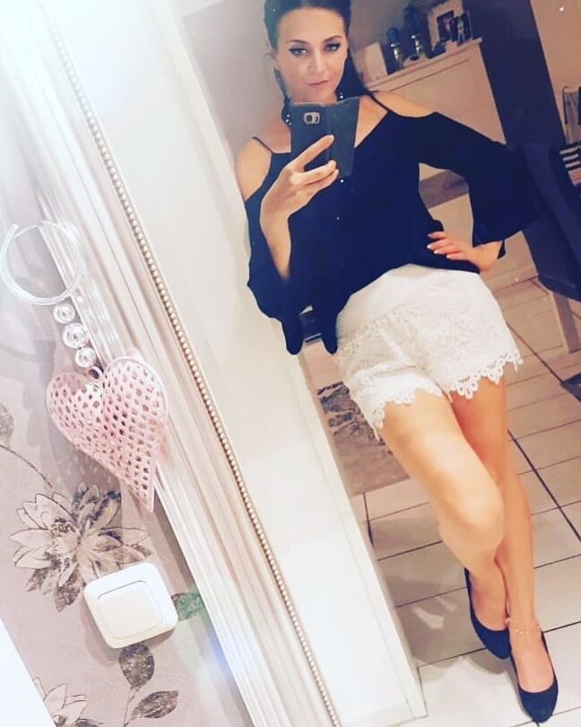 Real amateur mom Sara so hot