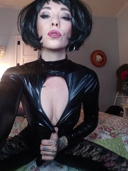 Sexy femdom kinkerbell