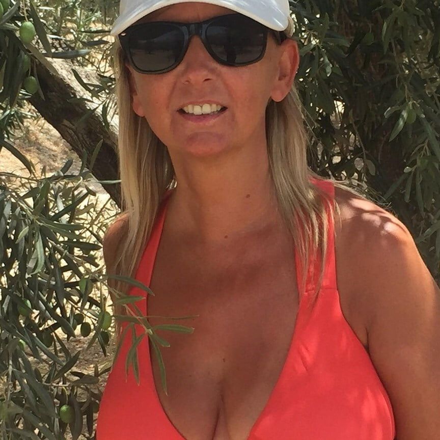 Mature Women in Bikinis (set )