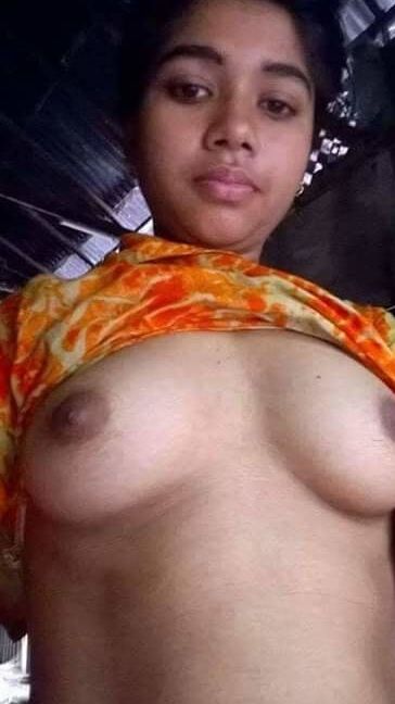 Safeena Boobs