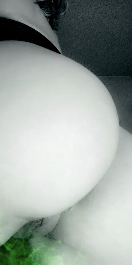Spanish Milf enjoying masturbation with great pleasure