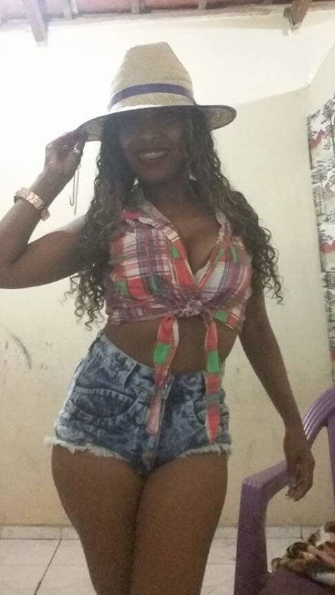 Fatima Rodrigues Morena sensual- insta fatimar