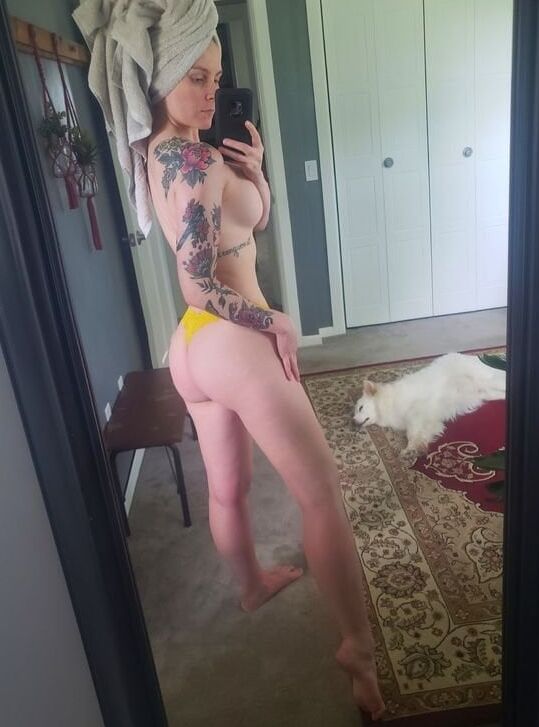 Tatted GF Gets Exposed