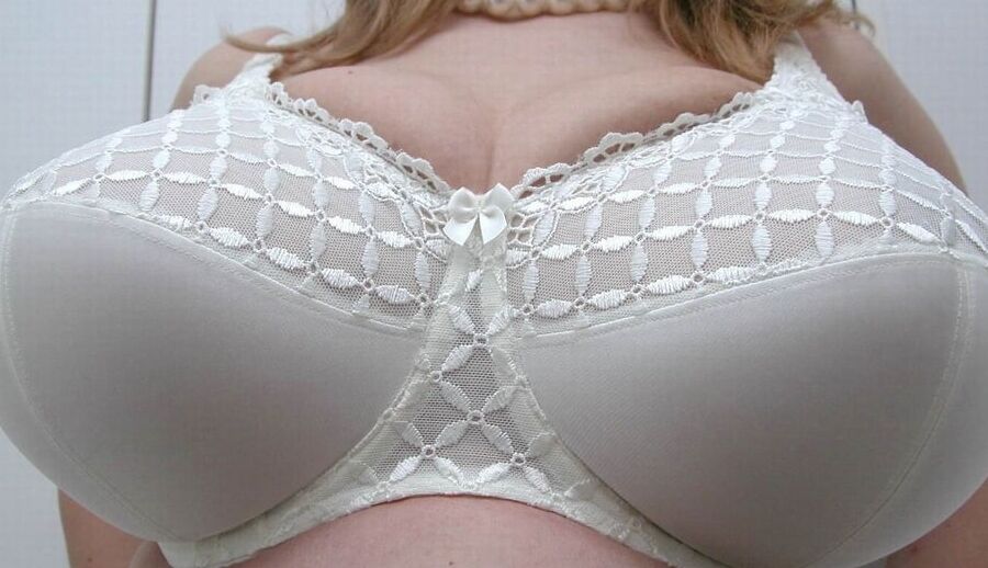 Mature tits in bra