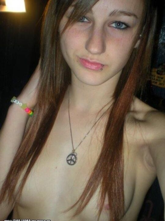 Hot amateur young babe Isa at the beach
