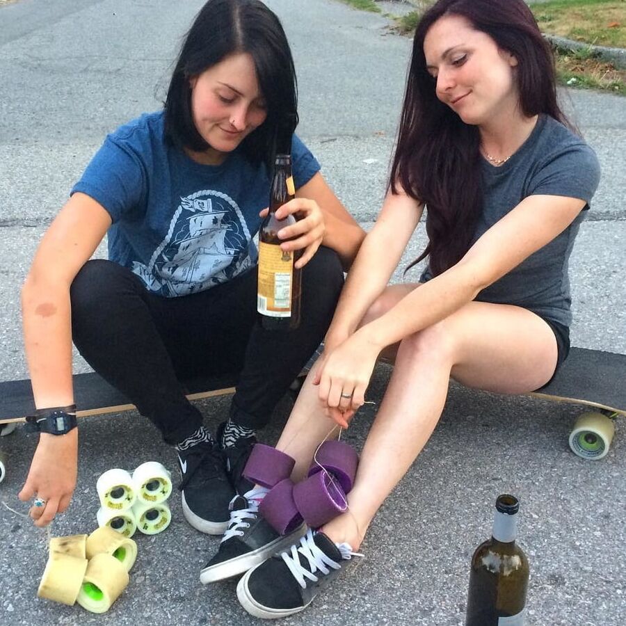Amateur brunette selfies