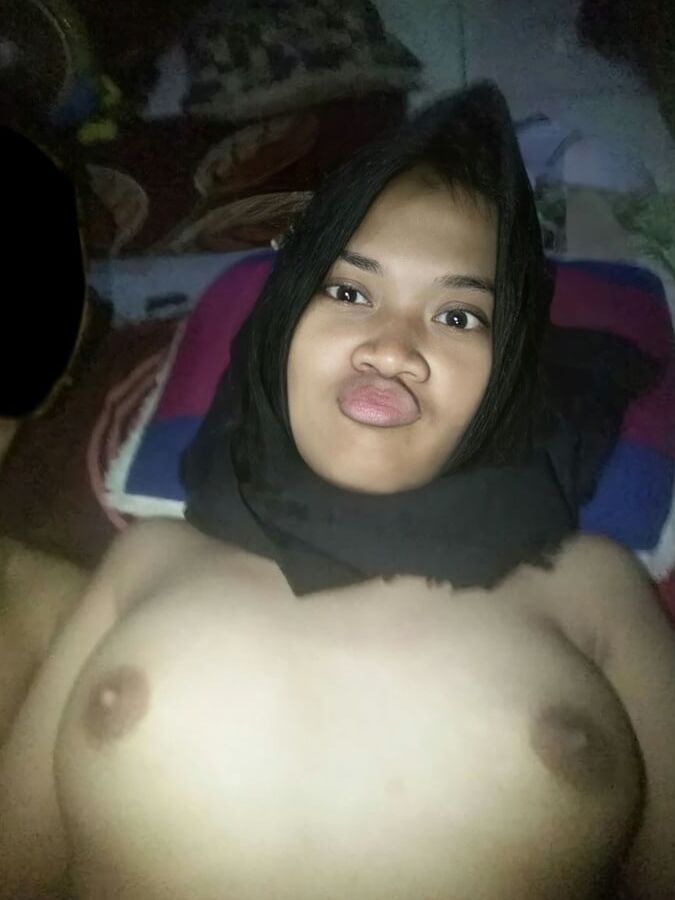 HOT HIJABI SLUT WIFE