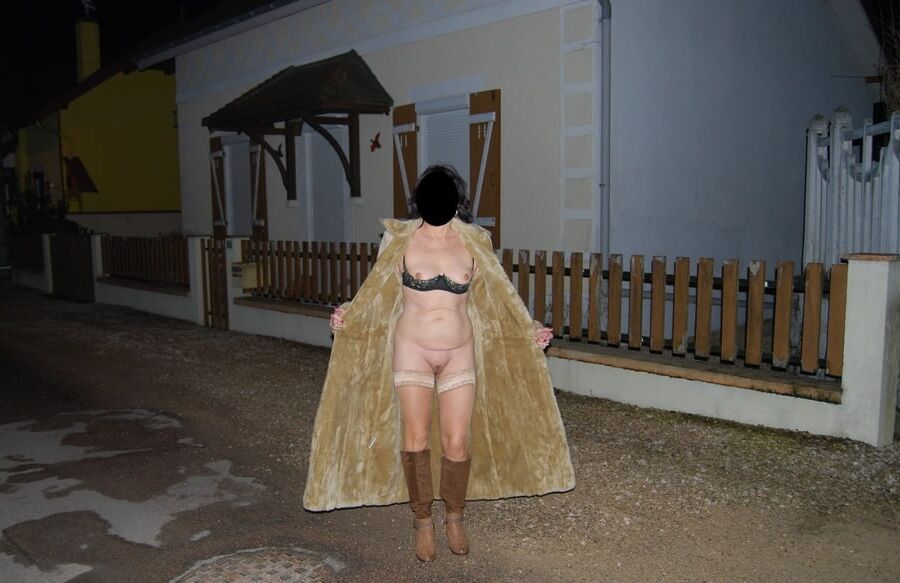 Nude under fur coat