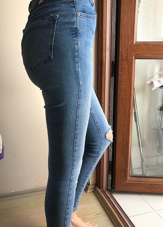 Turkish amateur women displaying her colothes