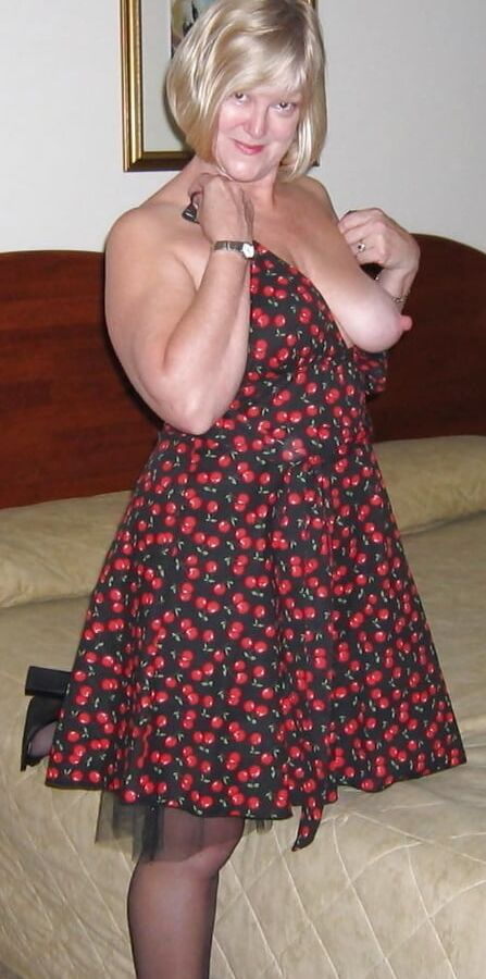 UK mature wife Sally. Amazing nipples.