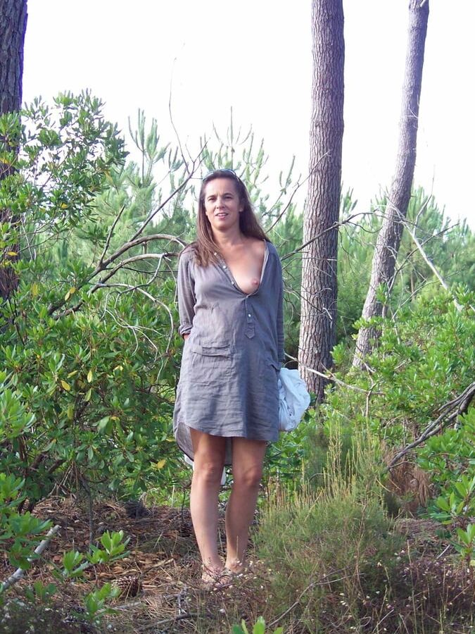 Sexy Brunette MILF Zoey