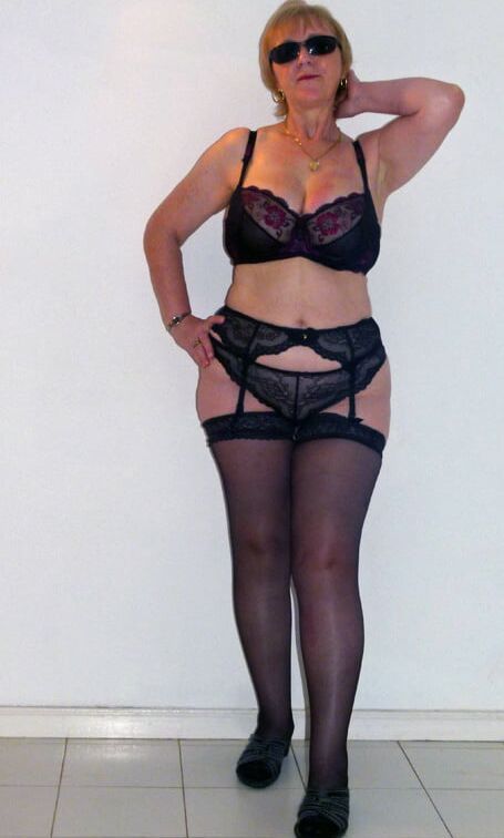 Sexy Brit Wife