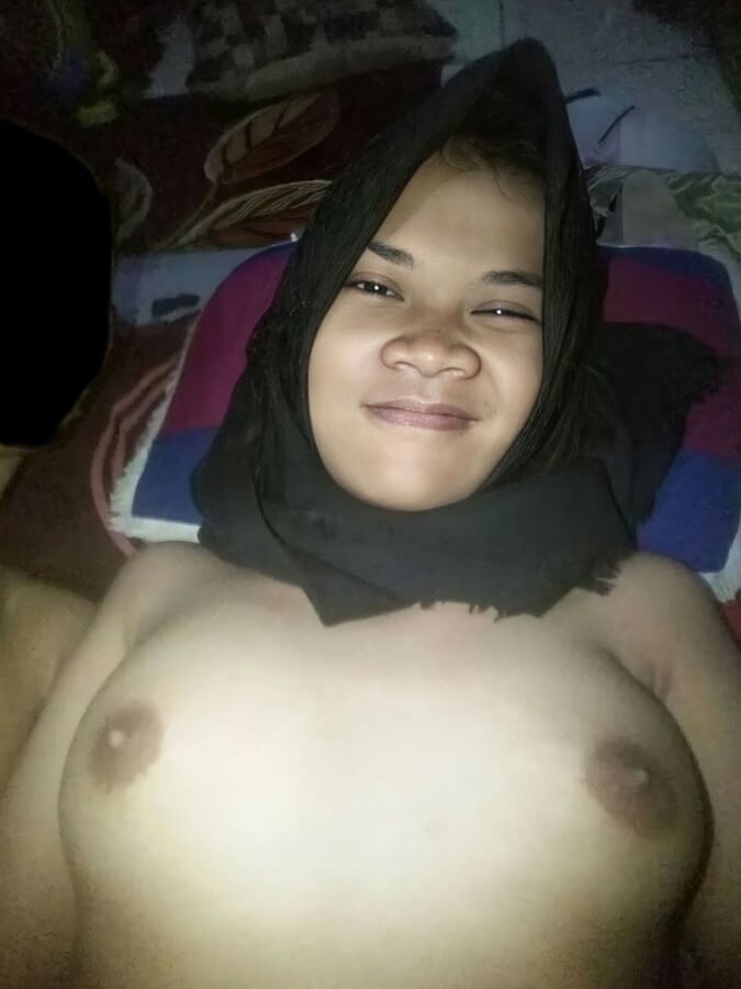 HOT HIJABI SLUT WIFE