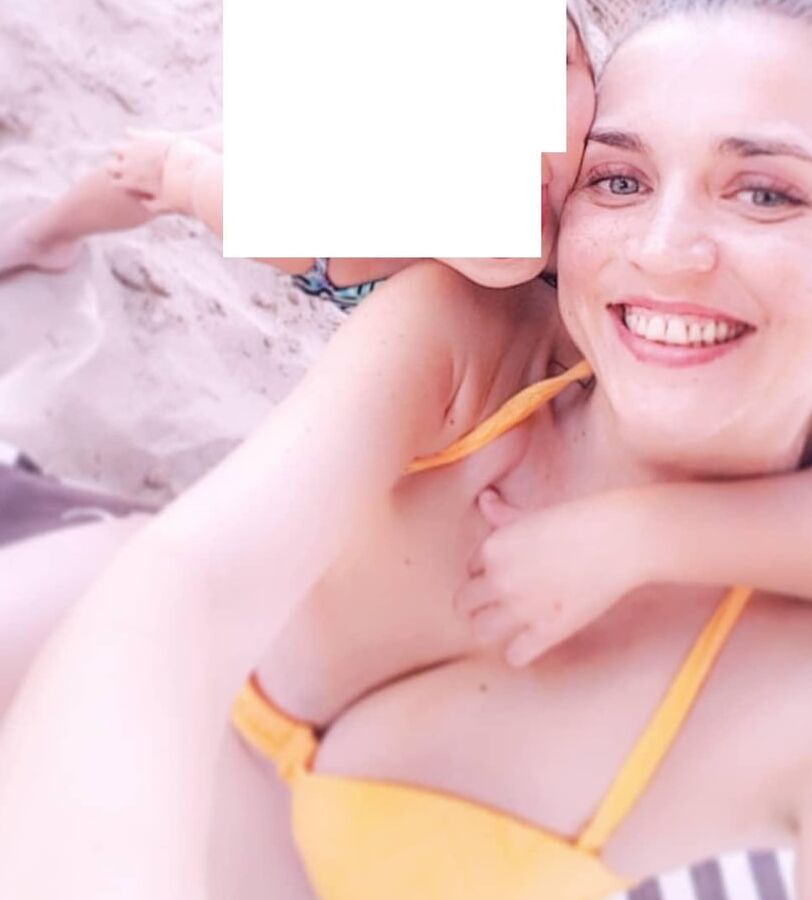 Real amateur mom Sara so hot